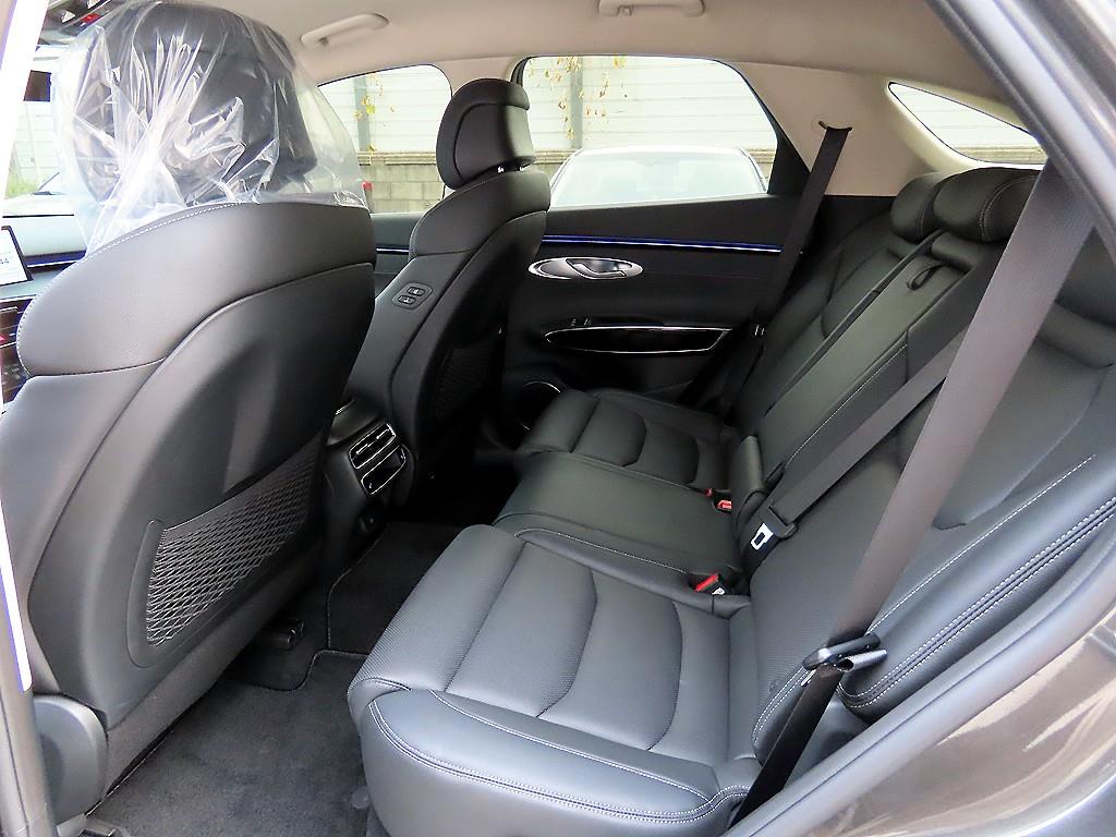 Genesis GV70 - Vista 6