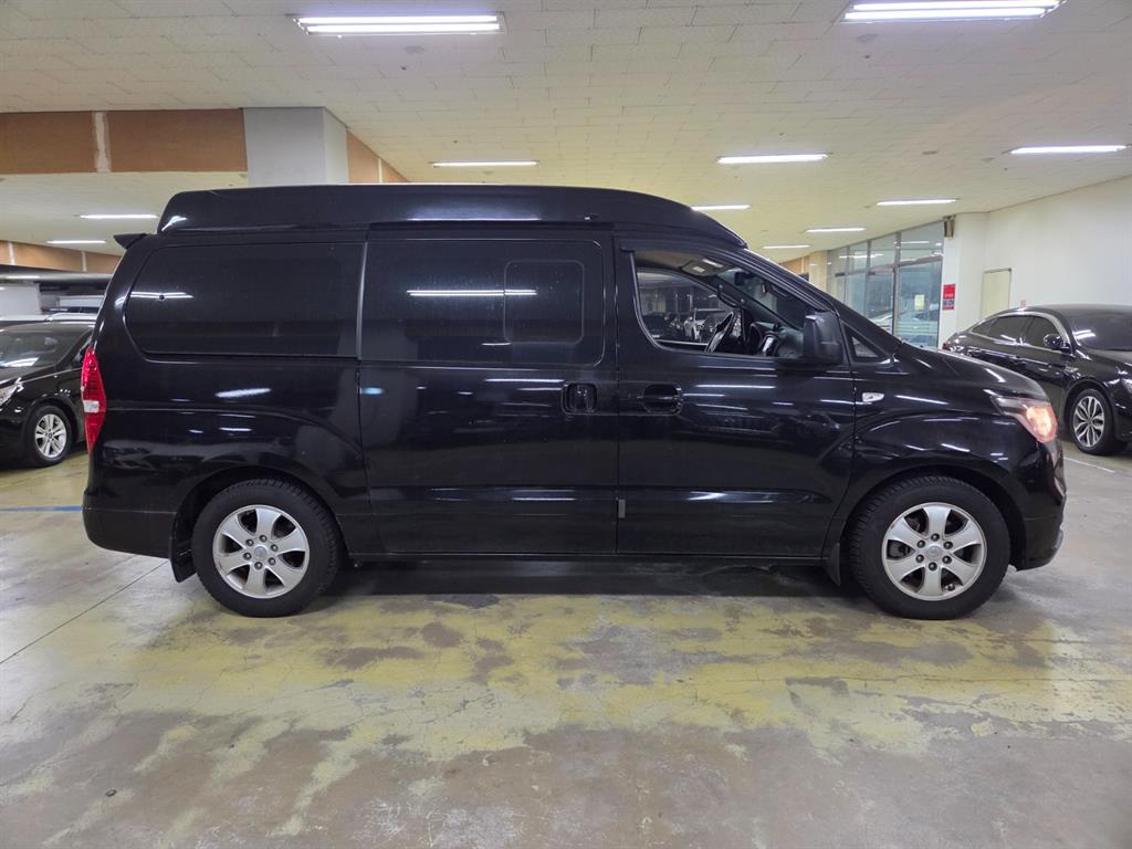HYUNDAI Starex - Vista 5
