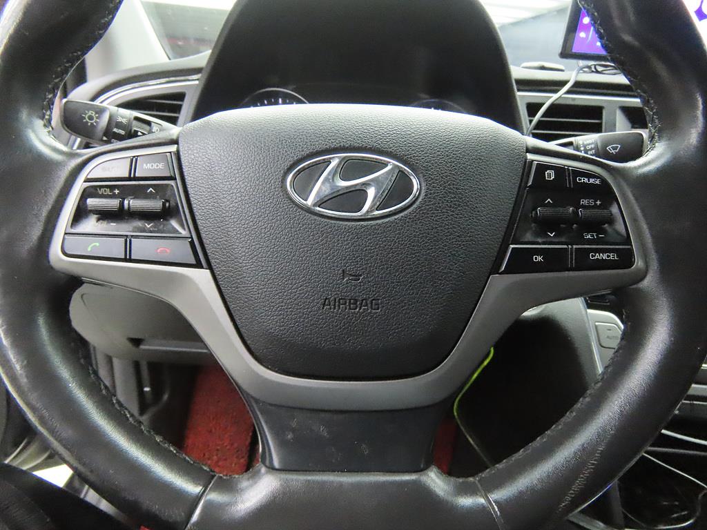 HYUNDAI Avante - Vista 8