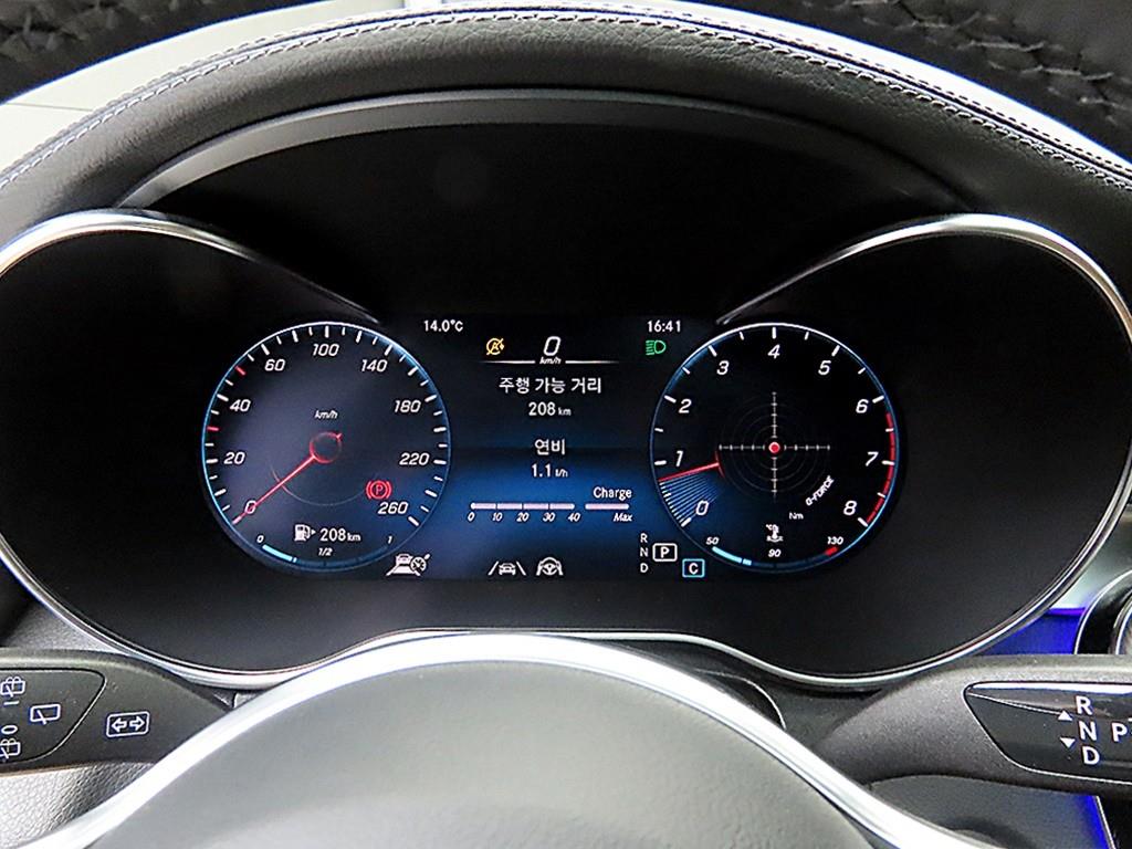 Mercedes Benz GLC Class - Vista 8