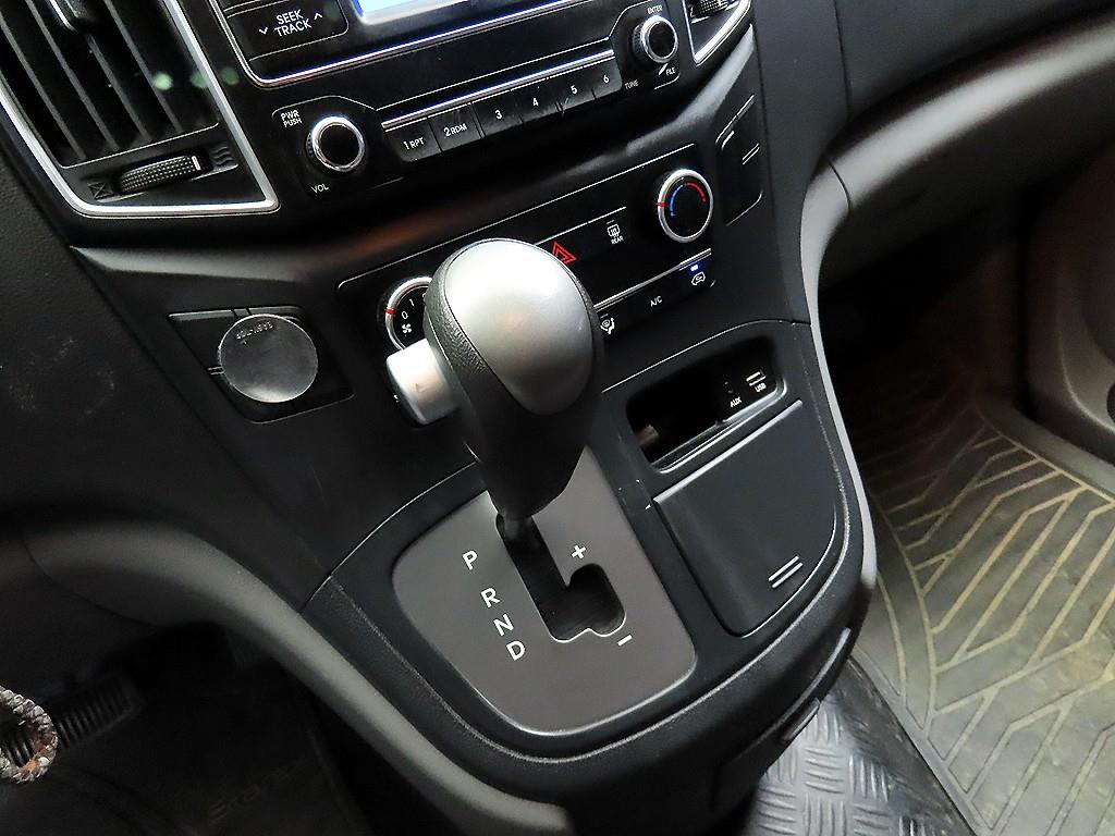 HYUNDAI Starex - Vista 12