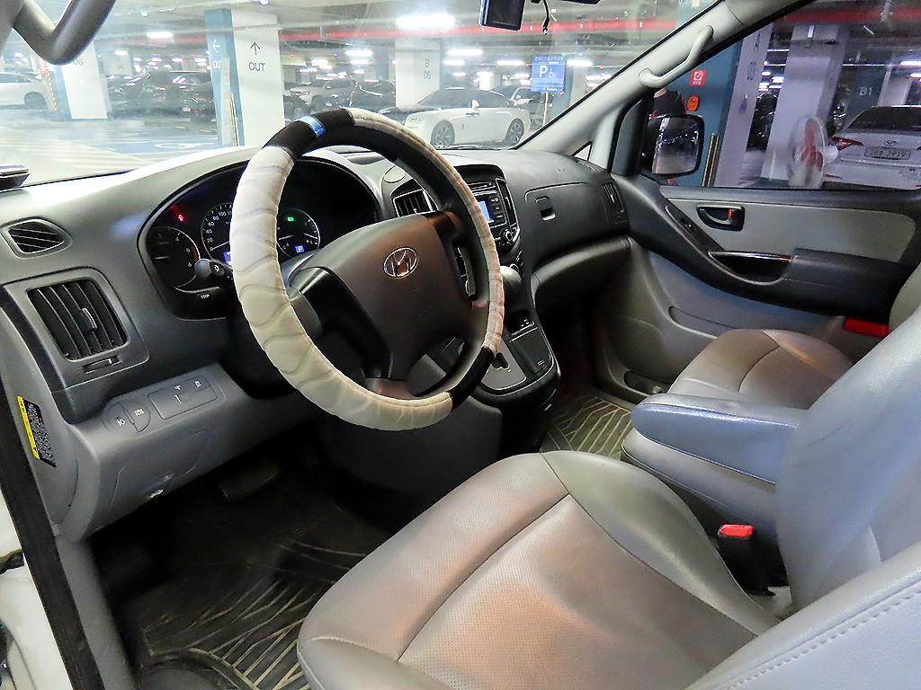 HYUNDAI Starex - Vista 10