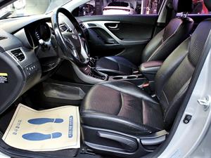 HYUNDAI Avante - Vista 10