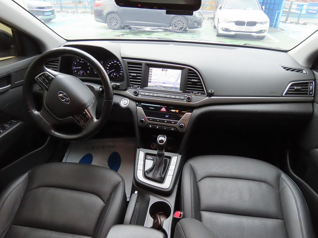 HYUNDAI Avante - Vista 4