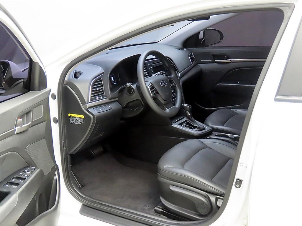 HYUNDAI Avante - Vista 5