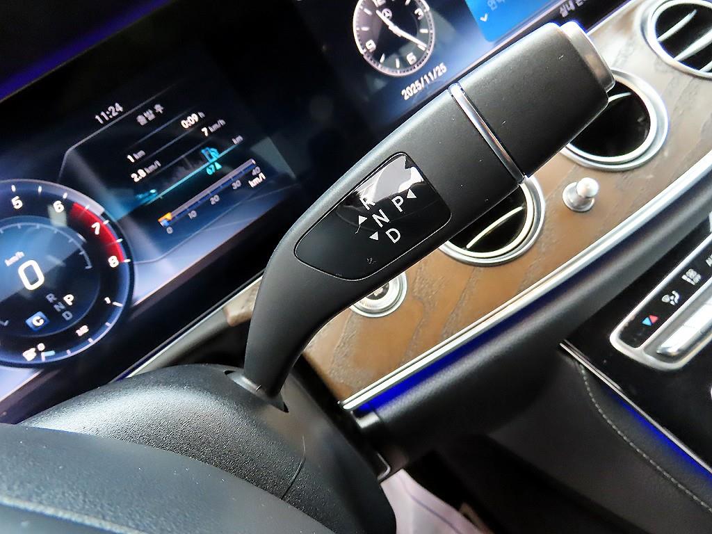 Mercedes Benz E class - Vista 11