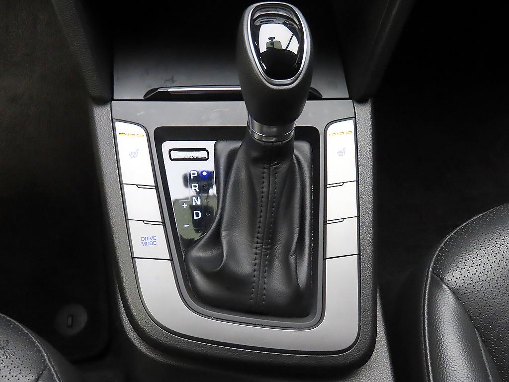 HYUNDAI Avante - Vista 10