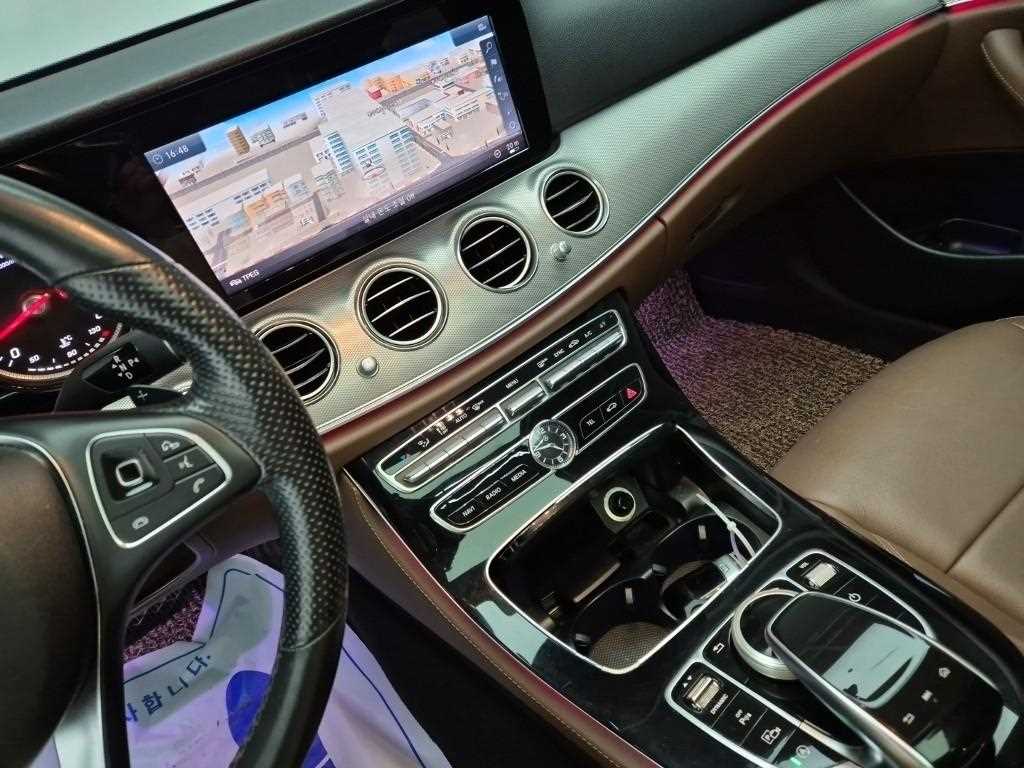 Mercedes Benz E class - Vista 10