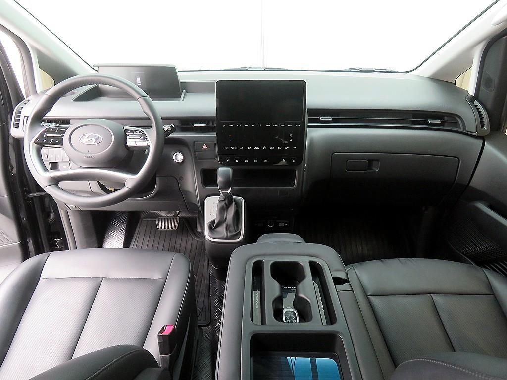 HYUNDAI Staria - Vista 10