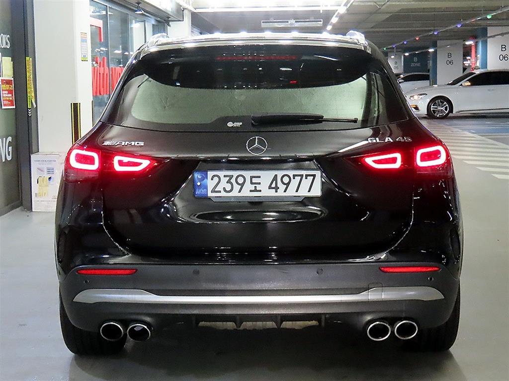 Mercedes Benz GLA Class - Vista 5