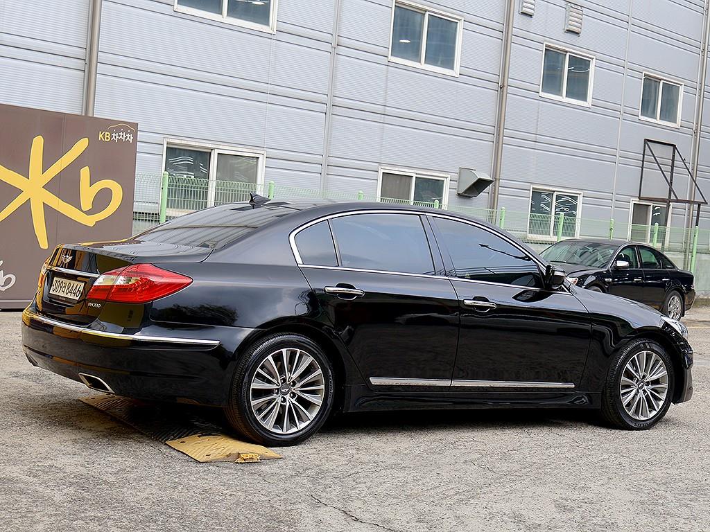 HYUNDAI Genesis - Vista 7