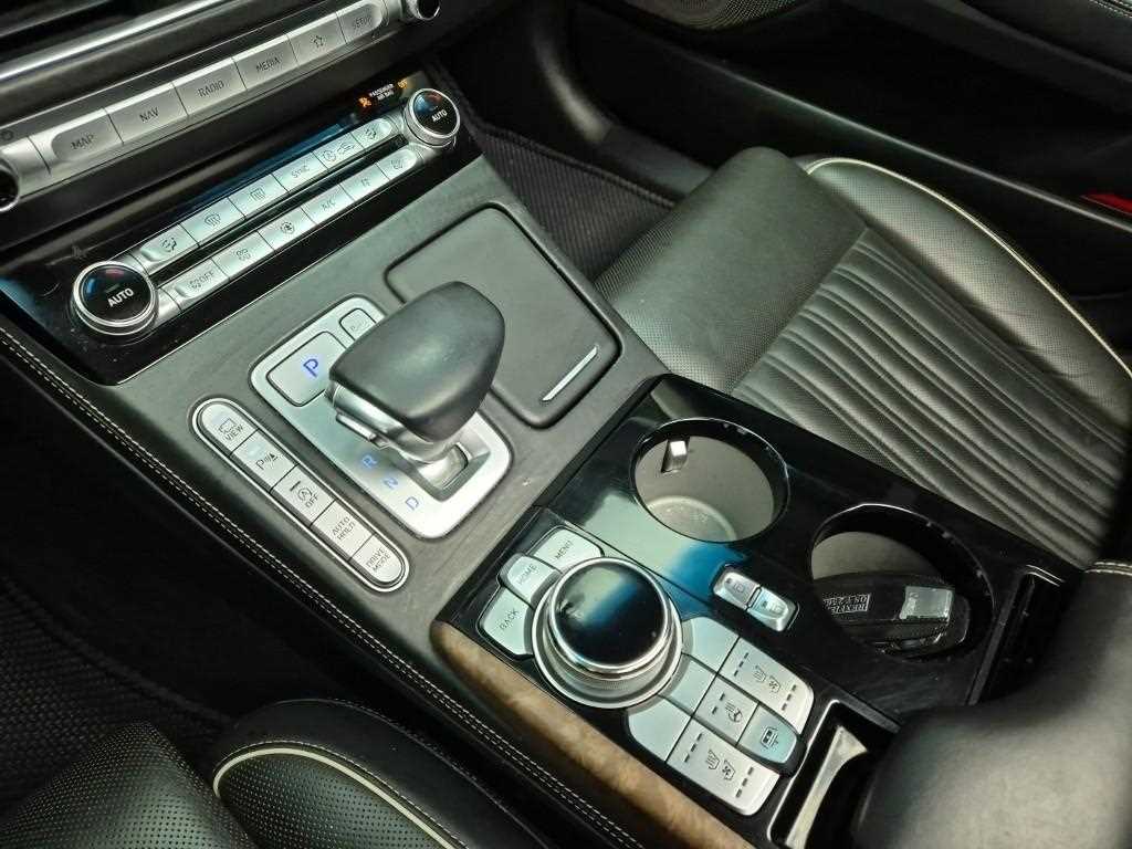 Genesis G90 - Vista 8