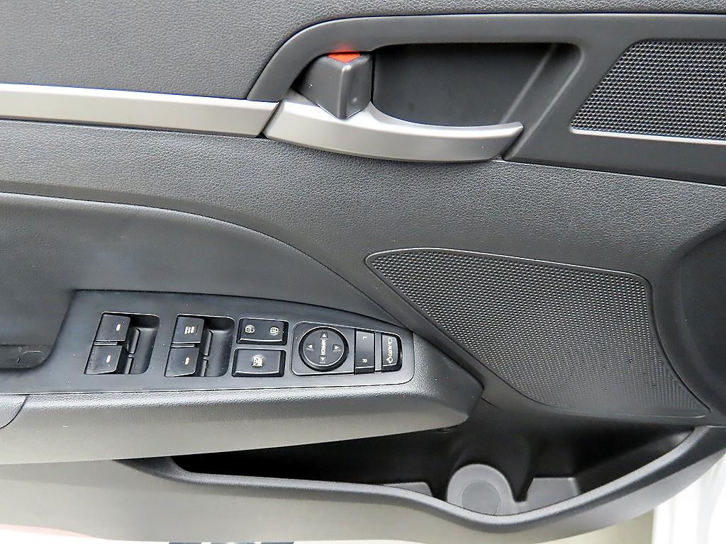 HYUNDAI Avante - Vista 11