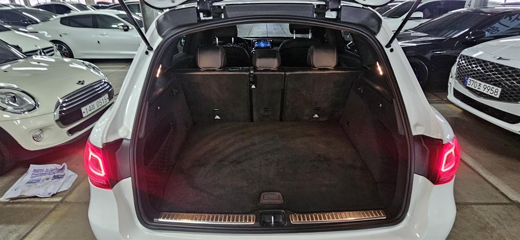 Mercedes Benz GLC Class - Vista 5