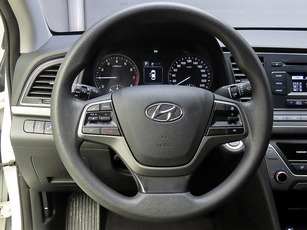 HYUNDAI Avante - Vista 9