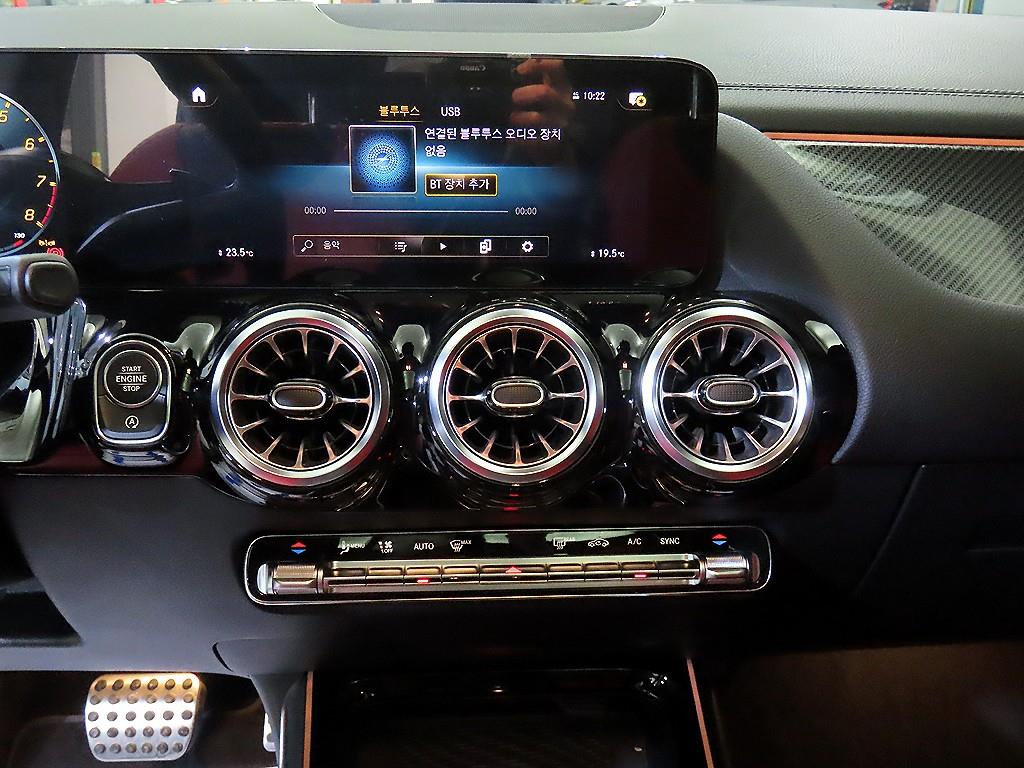 Mercedes Benz GLA Class - Vista 11