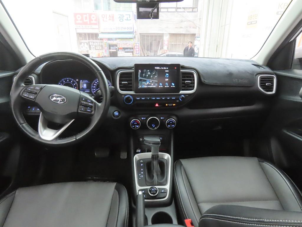 HYUNDAI Venue - Vista 7