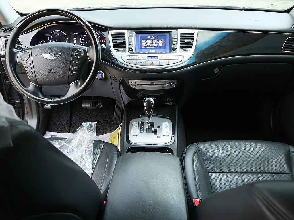 HYUNDAI Genesis - Vista 9