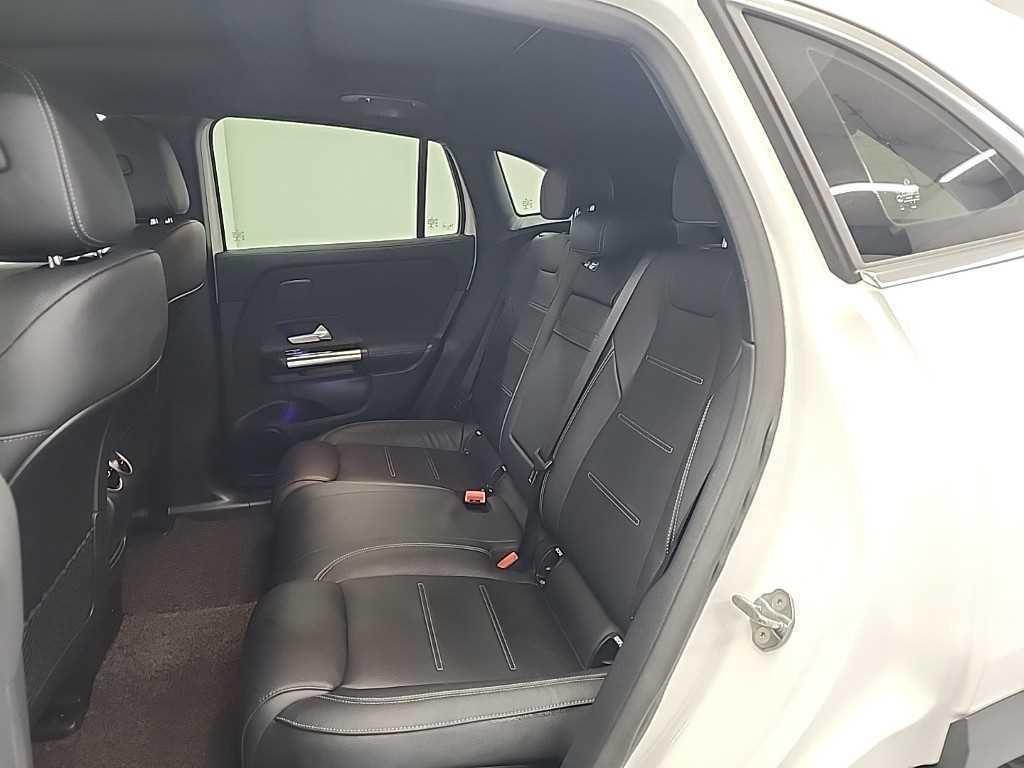 Mercedes Benz EQA - Vista 12