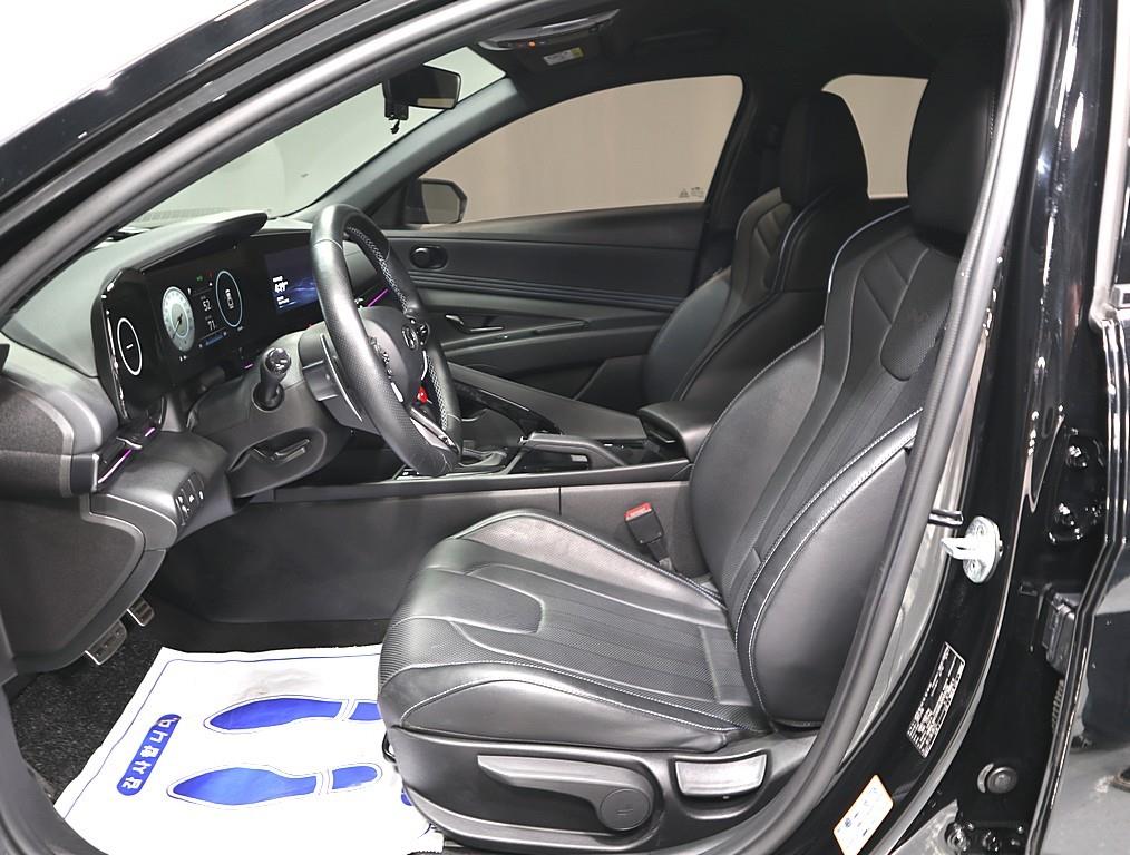 HYUNDAI Avante - Vista 9