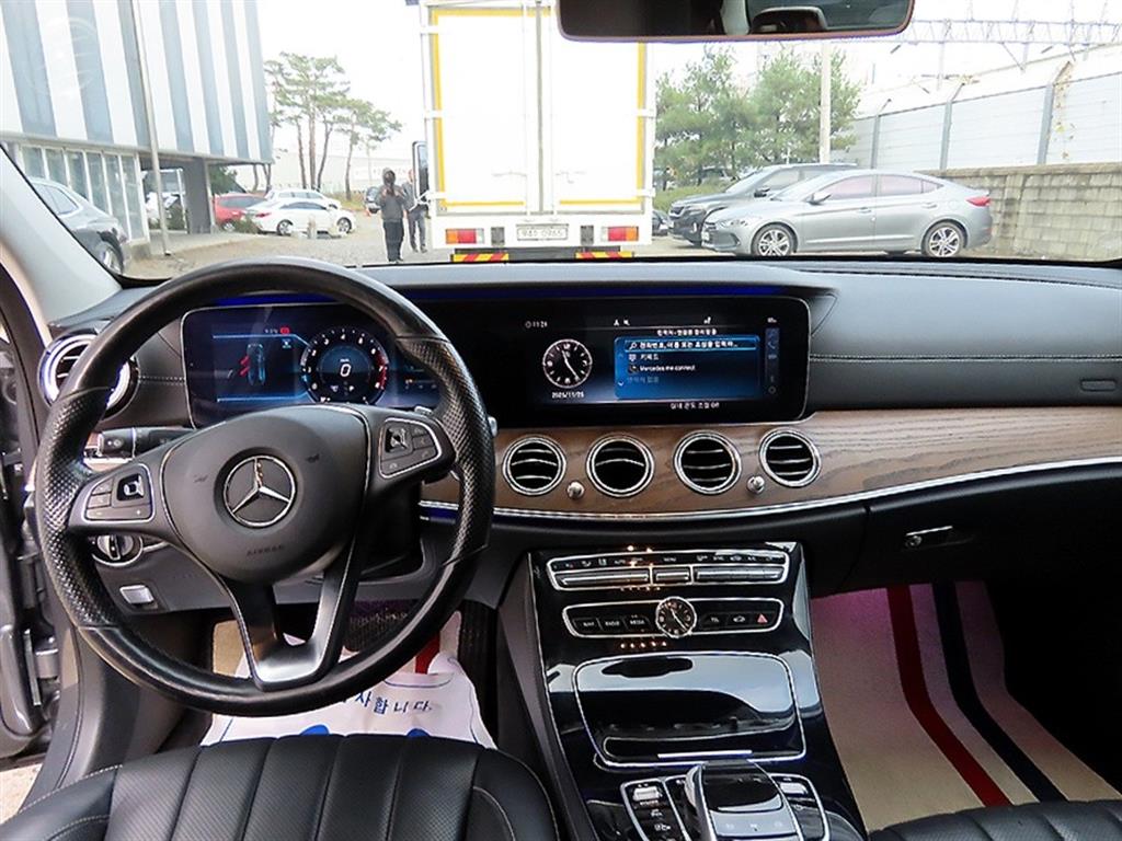 Mercedes Benz E class - Vista 7