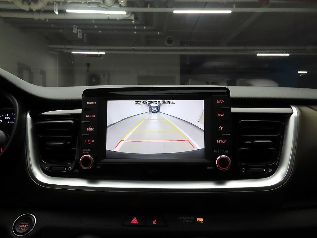 KIA Stonic 2018 Blanco - Importación desde Corea - HF Imports Iquique - Foto 16