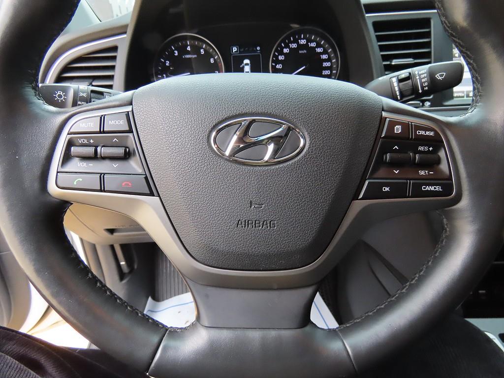 HYUNDAI Avante - Vista 9