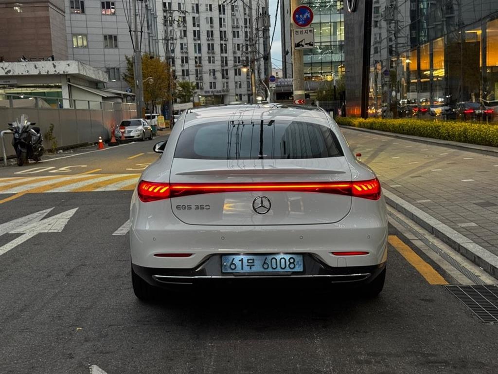 Mercedes Benz EQS - Vista 4