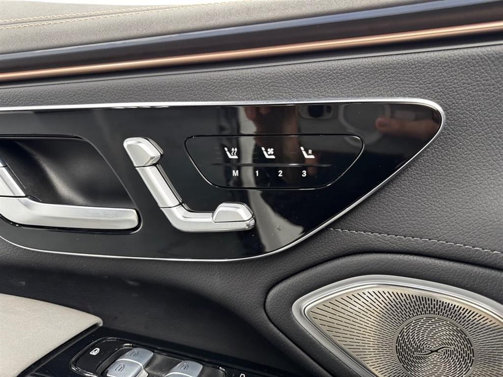 Mercedes Benz EQS - Vista 8