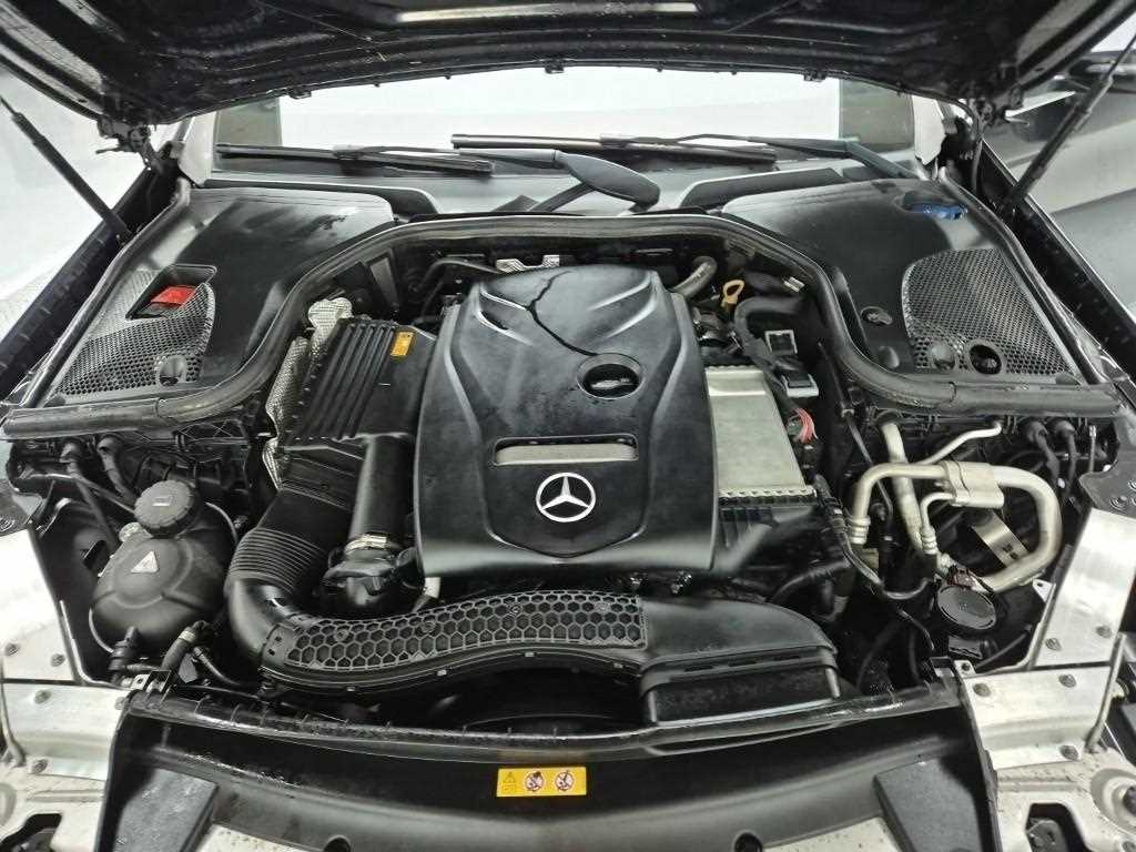 Mercedes Benz E class - Vista 5