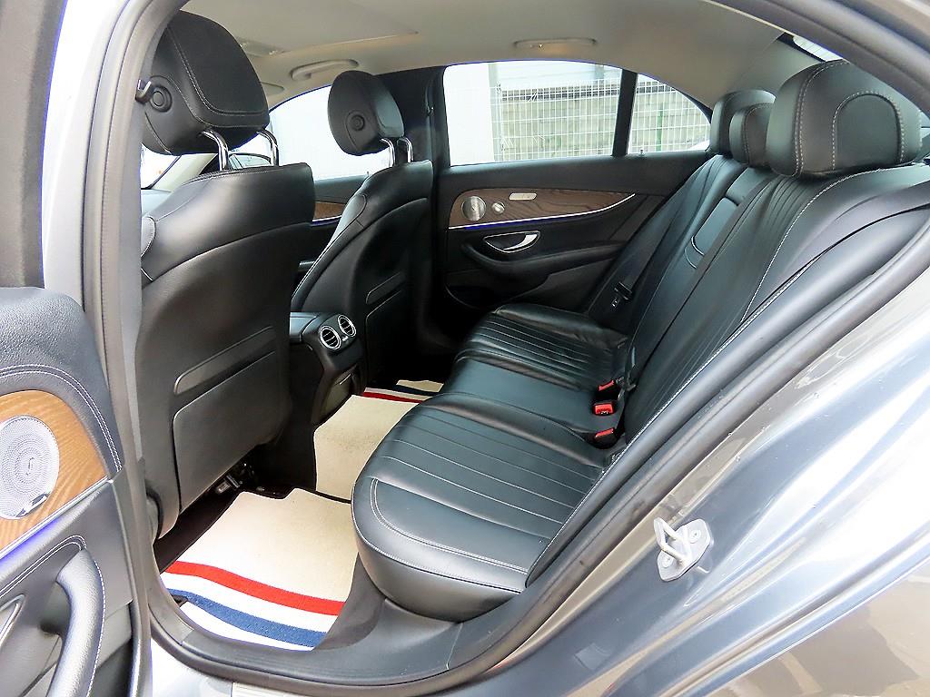 Mercedes Benz E class - Vista 6