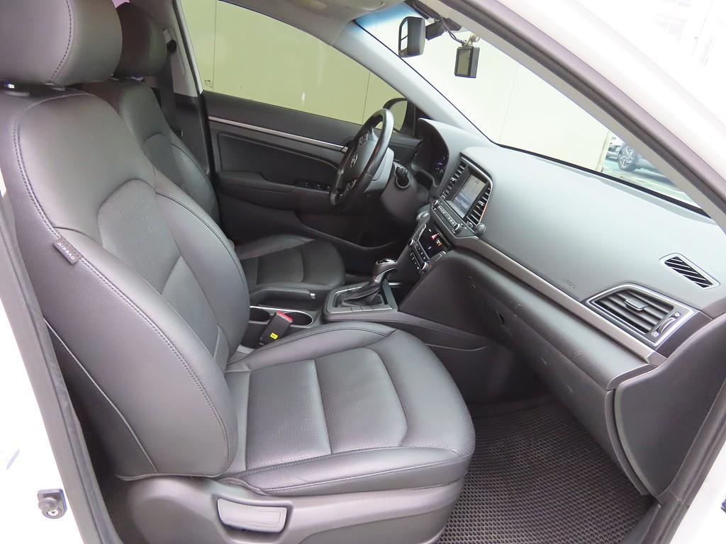 HYUNDAI Avante - Vista 6