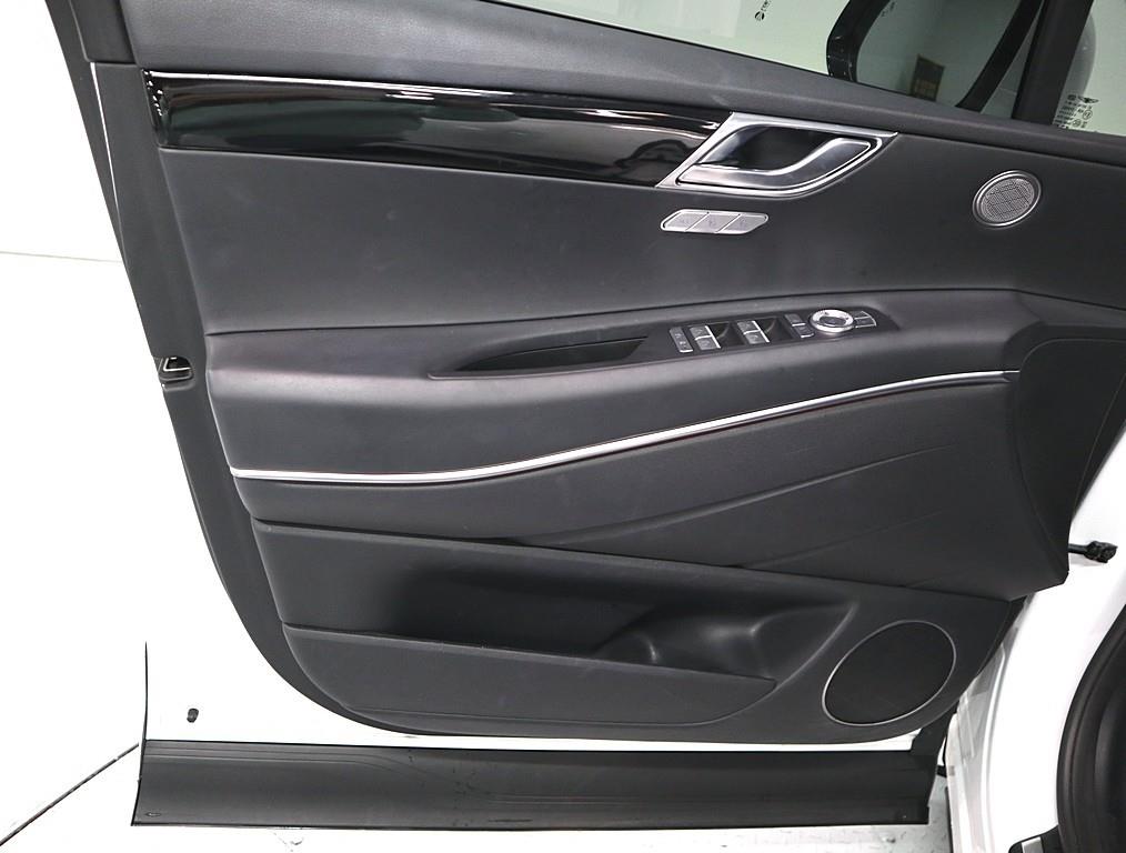 Genesis GV80 - Vista 8