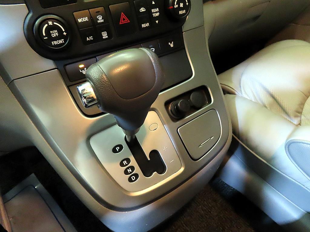 KIA Carnival - Vista 12