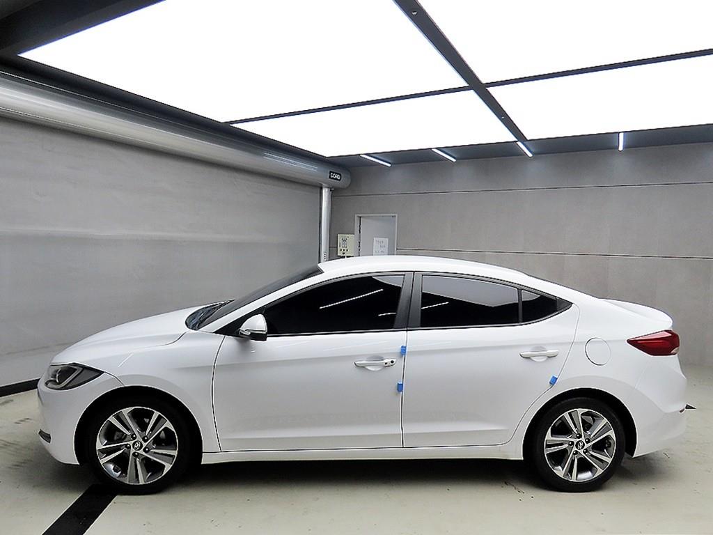 HYUNDAI Avante - Vista 4