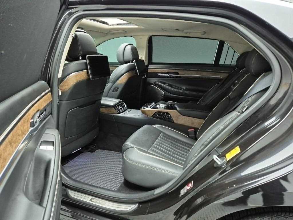 Genesis G90 - Vista 12