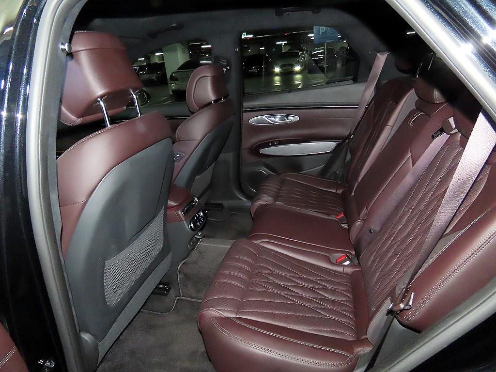 Genesis GV70 - Vista 7