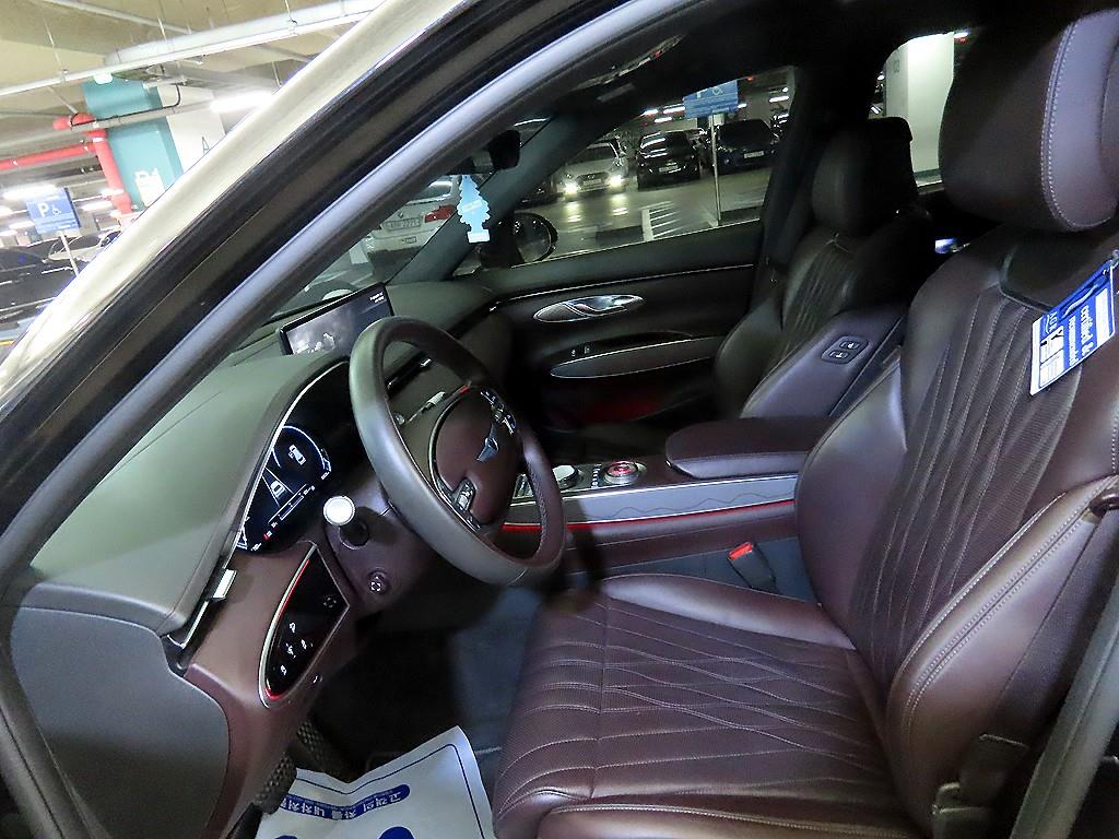 Genesis GV70 - Vista 6