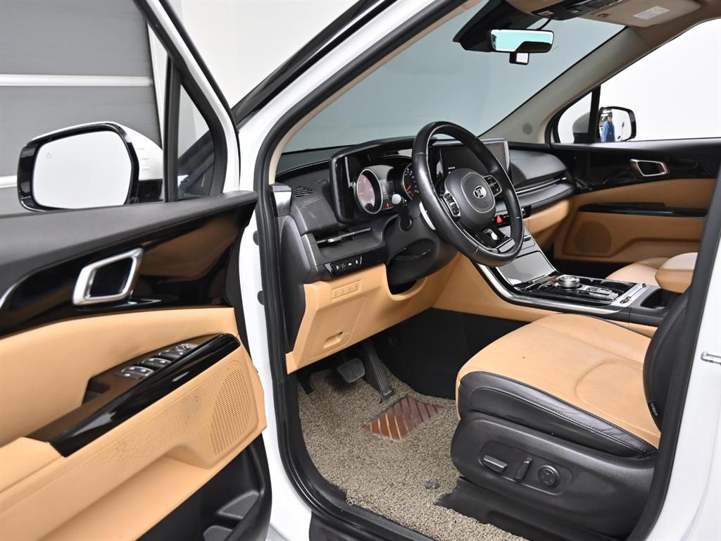 KIA Carnival - Vista 11