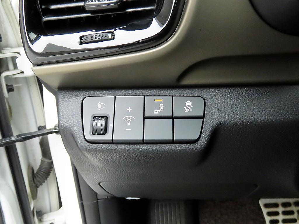 KIA Stonic 2018 Blanco - Importación desde Corea - HF Imports Iquique - Foto 13