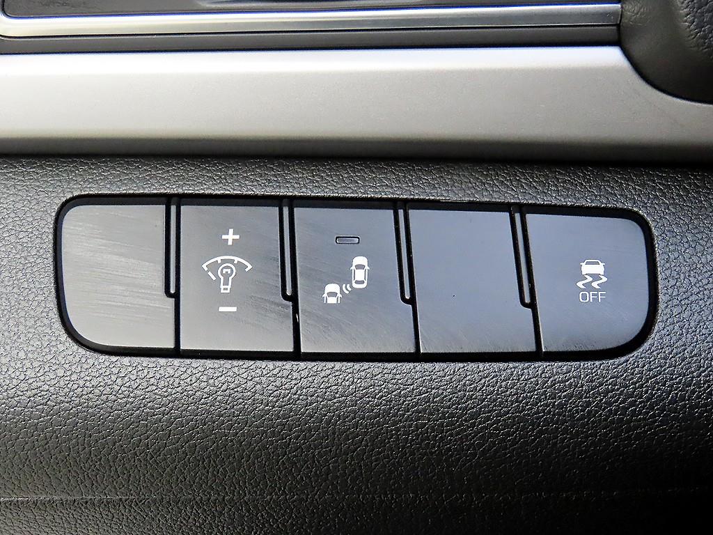 HYUNDAI Avante - Vista 12