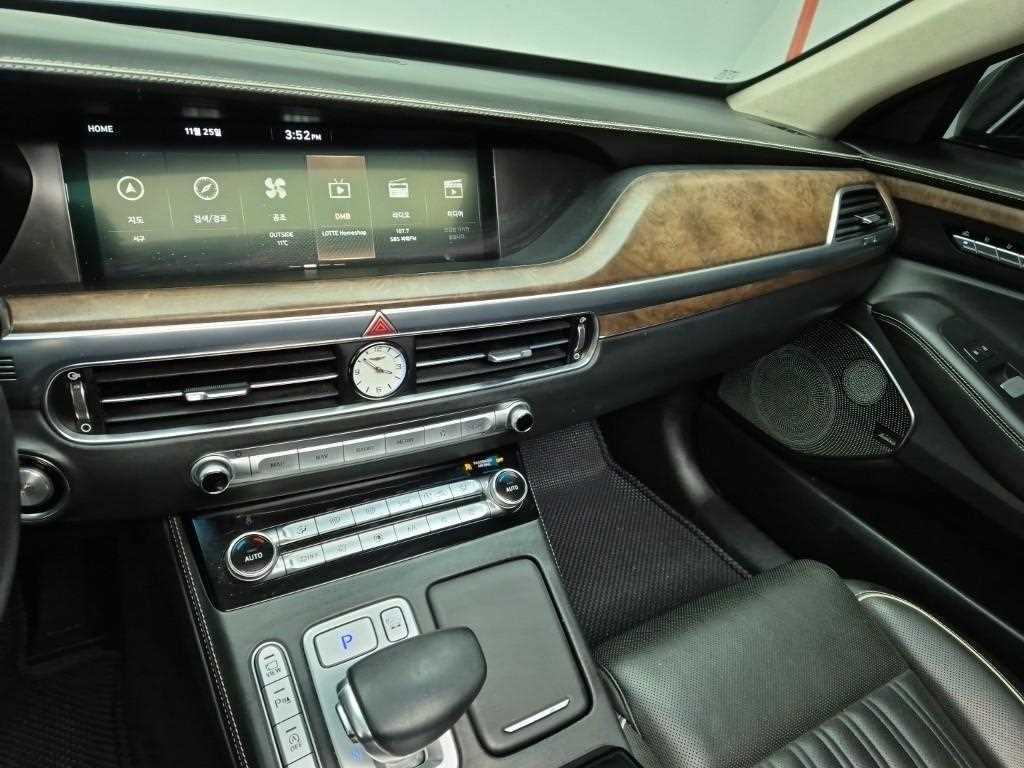 Genesis G90 - Vista 10