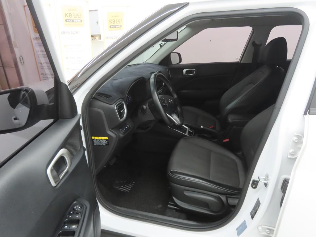 HYUNDAI Venue - Vista 5