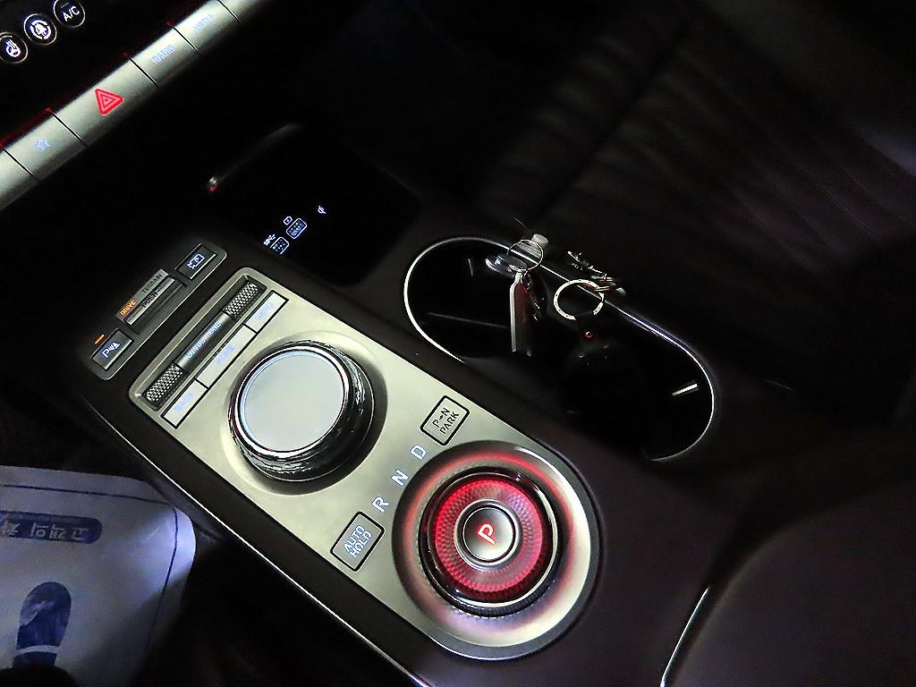 Genesis GV70 - Vista 12