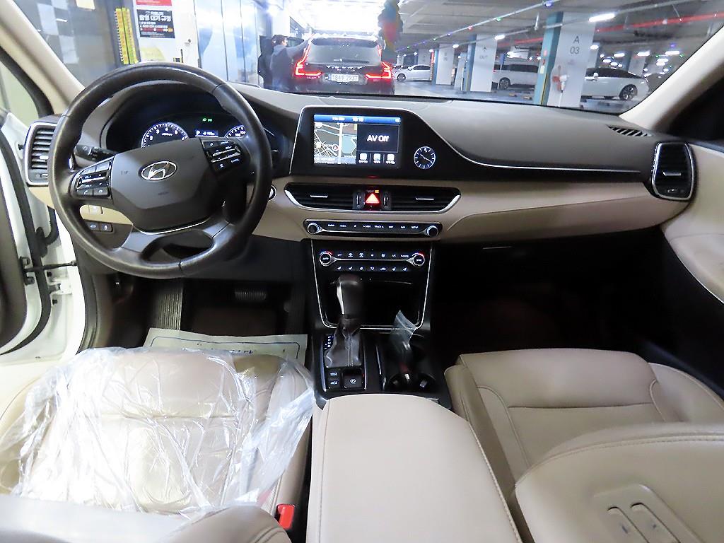 HYUNDAI Grandeur - Vista 10