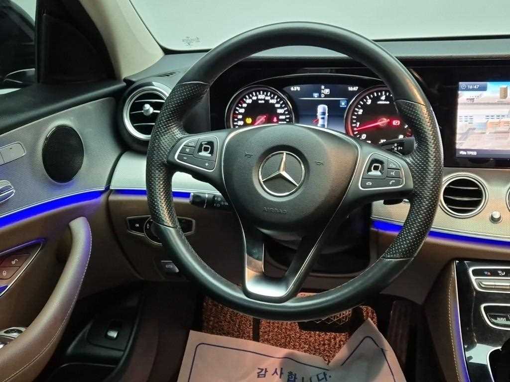 Mercedes Benz E class - Vista 9