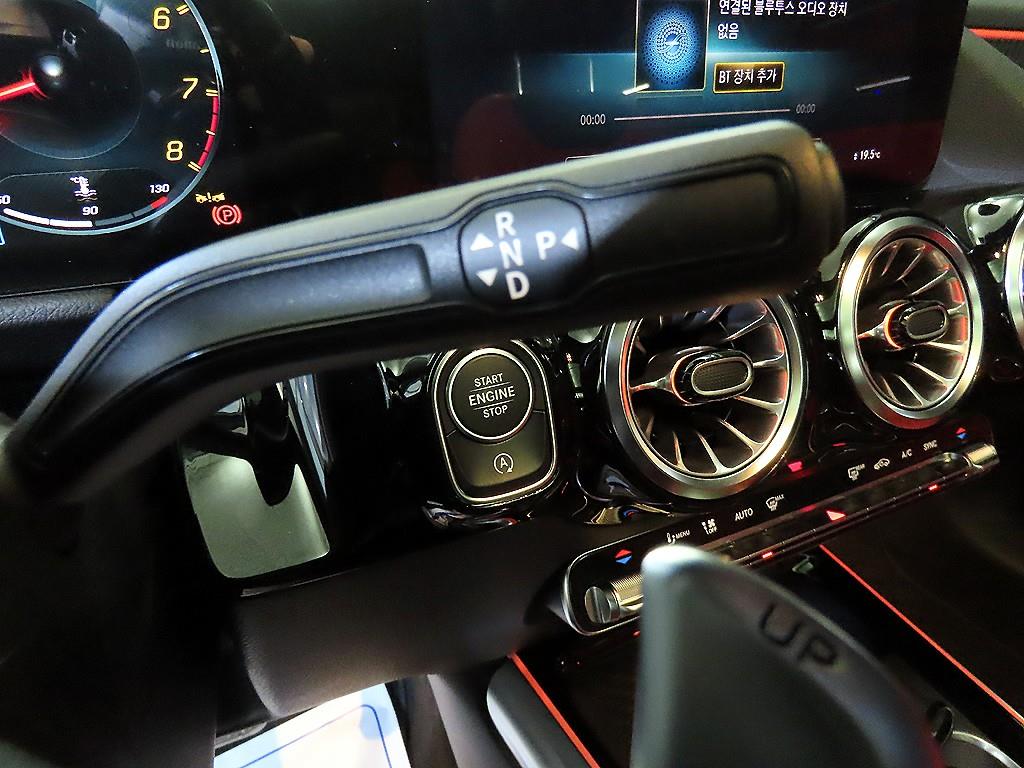 Mercedes Benz GLA Class - Vista 12