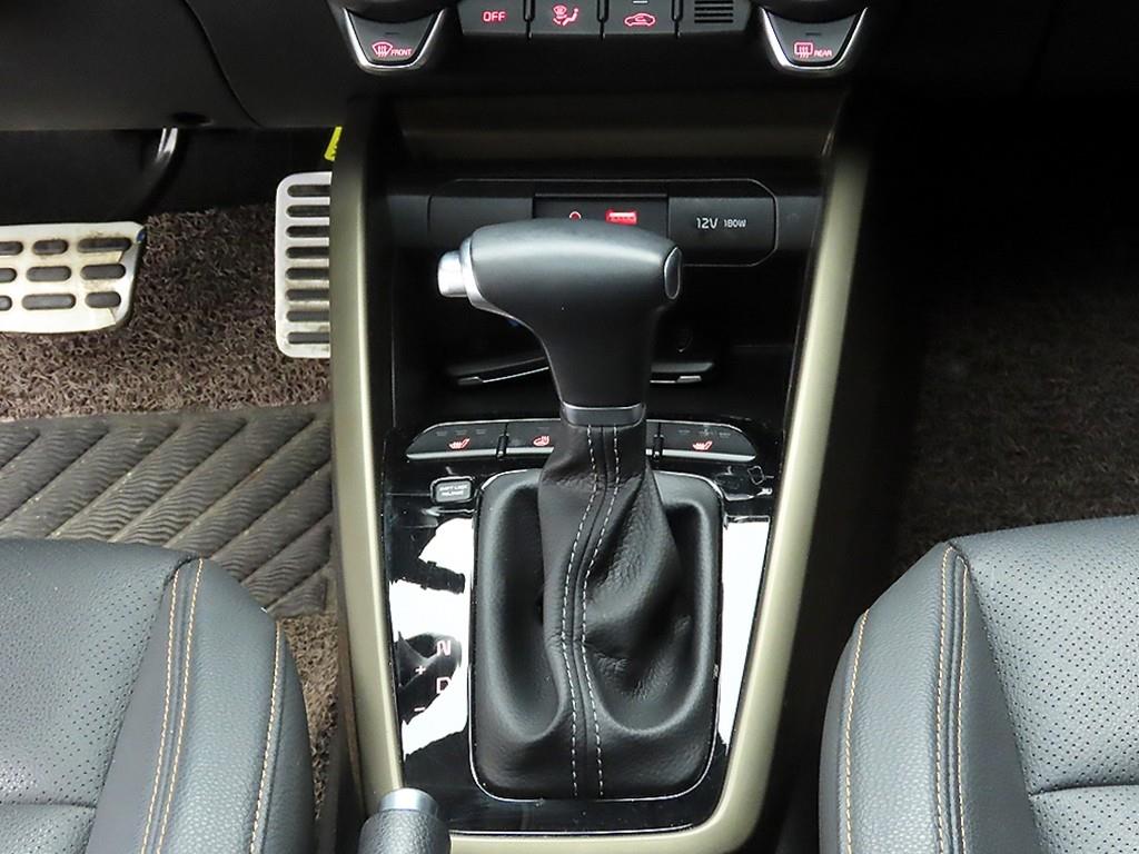 KIA Stonic - Vista 10