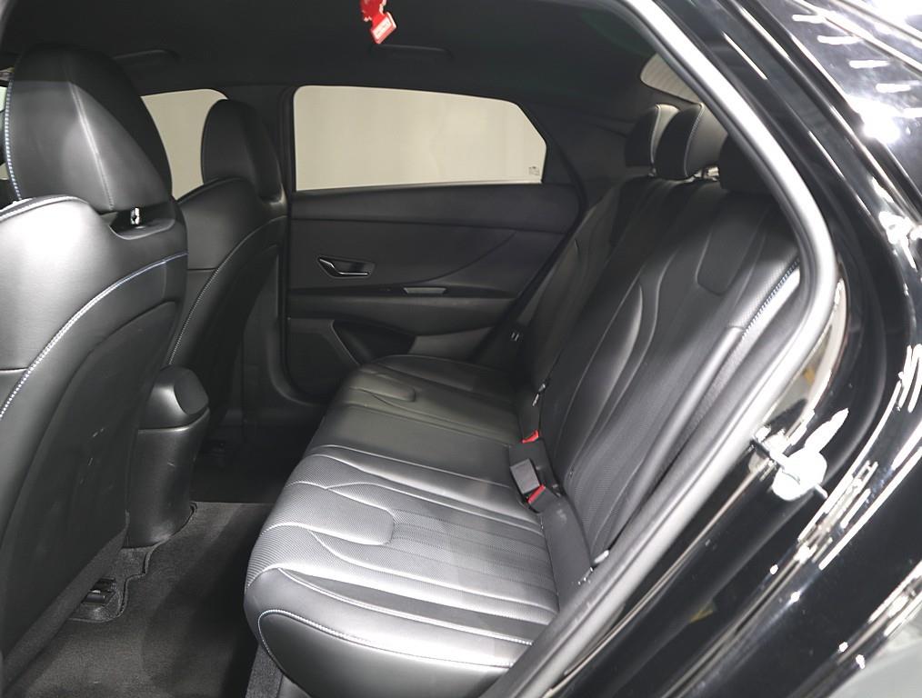 HYUNDAI Avante - Vista 10