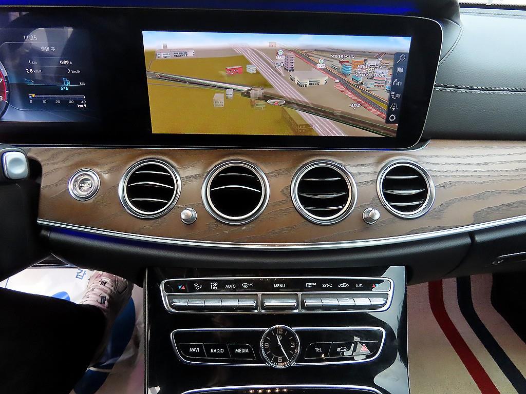 Mercedes Benz E class - Vista 12